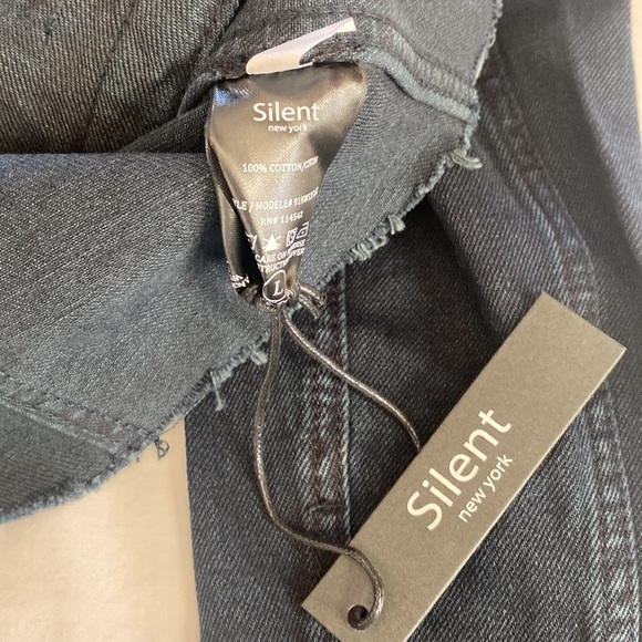 (A8) SILENT NEW YORK Women's Denim Jacket, raw hem in dark blue, size large, NWT - Picture 10 of 14
